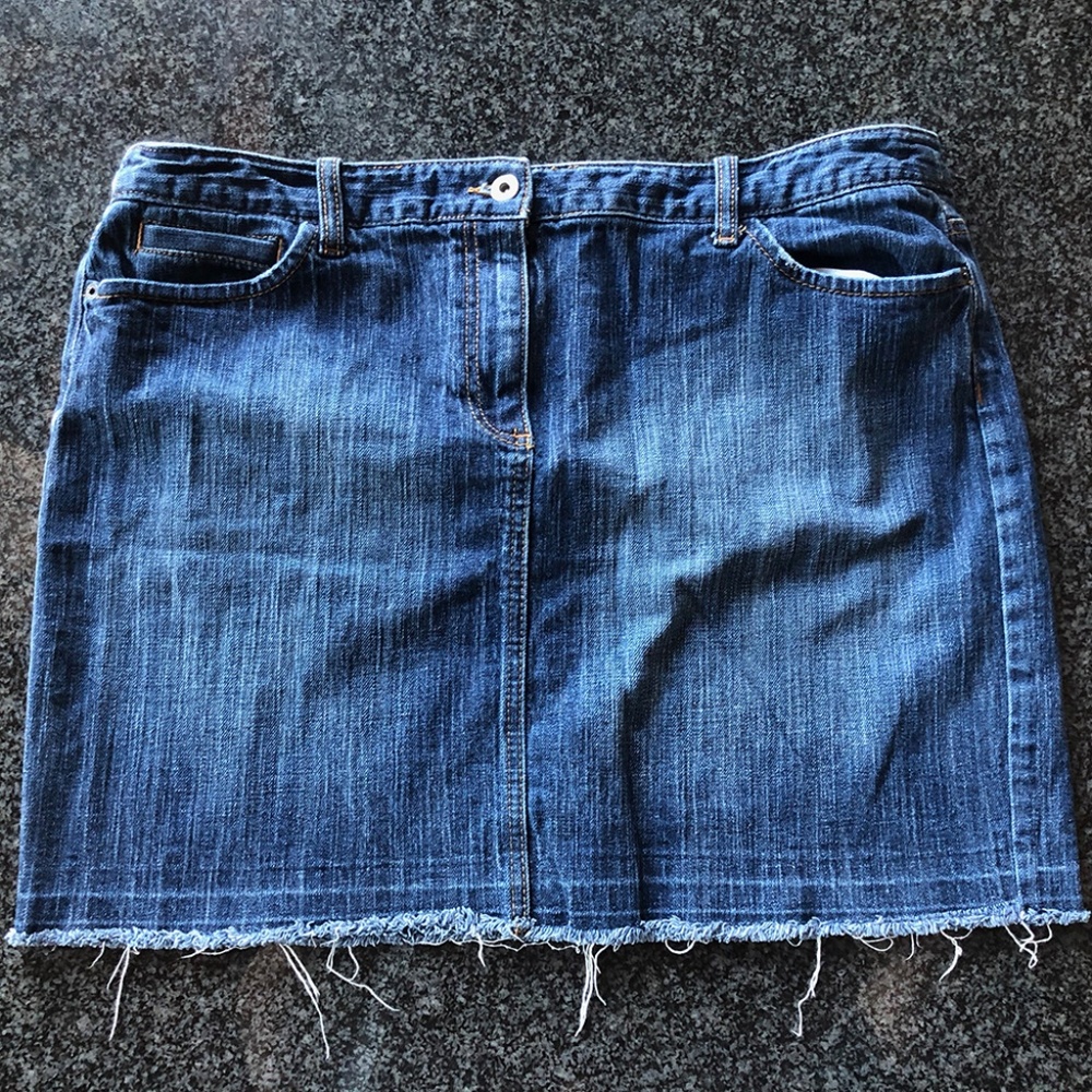 🌺 SOLD 🌺 Ann Taylor LOFT Denim Jeans skirt